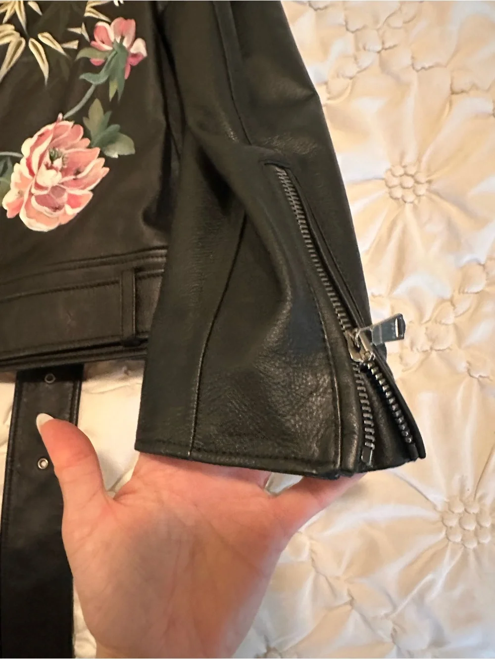 GUCCI black leather motorcycle jacket, rare and beautiful! Tiger and roses